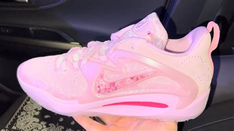 kd pink basketball shoes